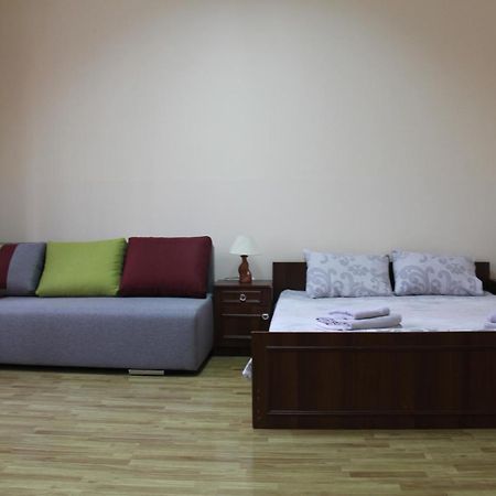 Apartments Domovik ,Kirilla I Mefodiya, 5 موكاشيفه المظهر الخارجي الصورة