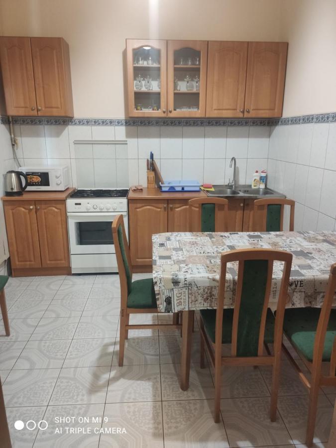Apartments Domovik ,Kirilla I Mefodiya, 5 موكاشيفه المظهر الخارجي الصورة