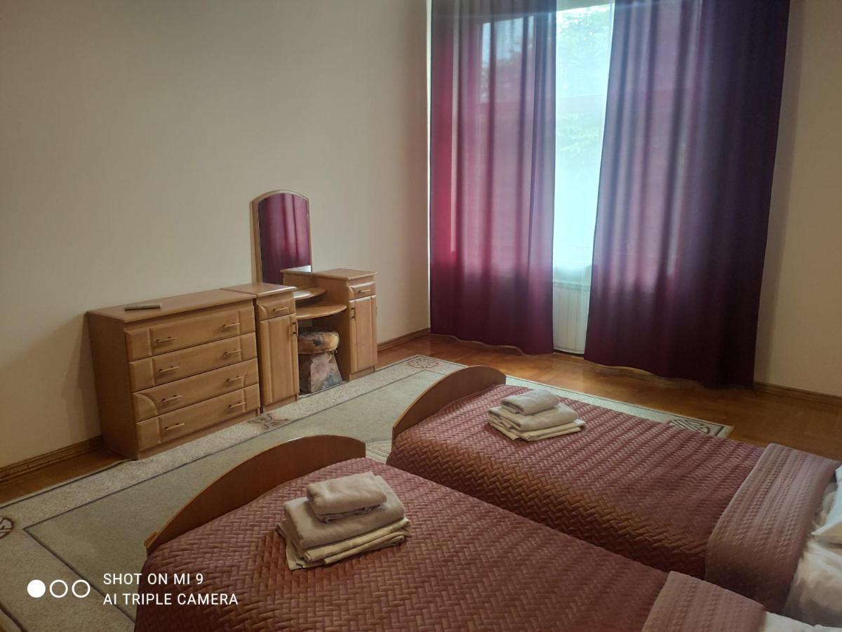 Apartments Domovik ,Kirilla I Mefodiya, 5 موكاشيفه المظهر الخارجي الصورة