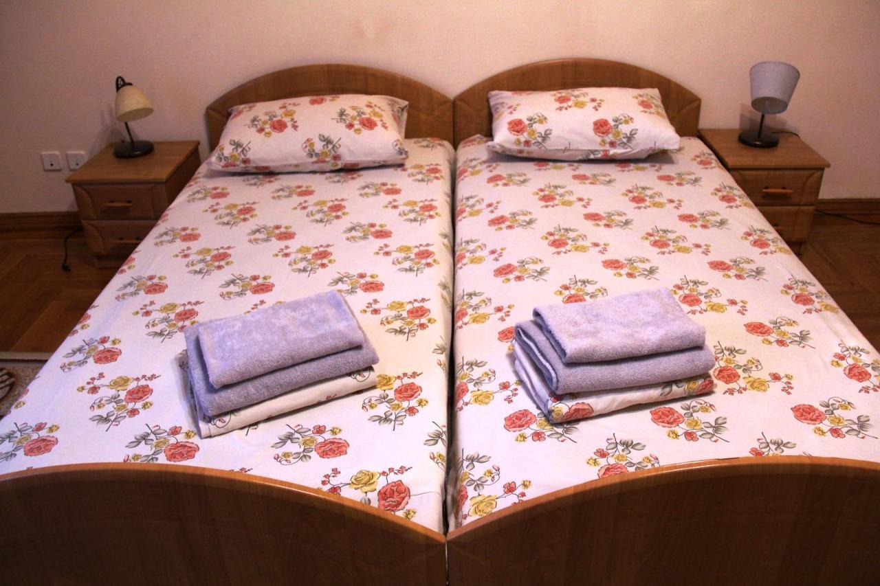 Apartments Domovik ,Kirilla I Mefodiya, 5 موكاشيفه المظهر الخارجي الصورة