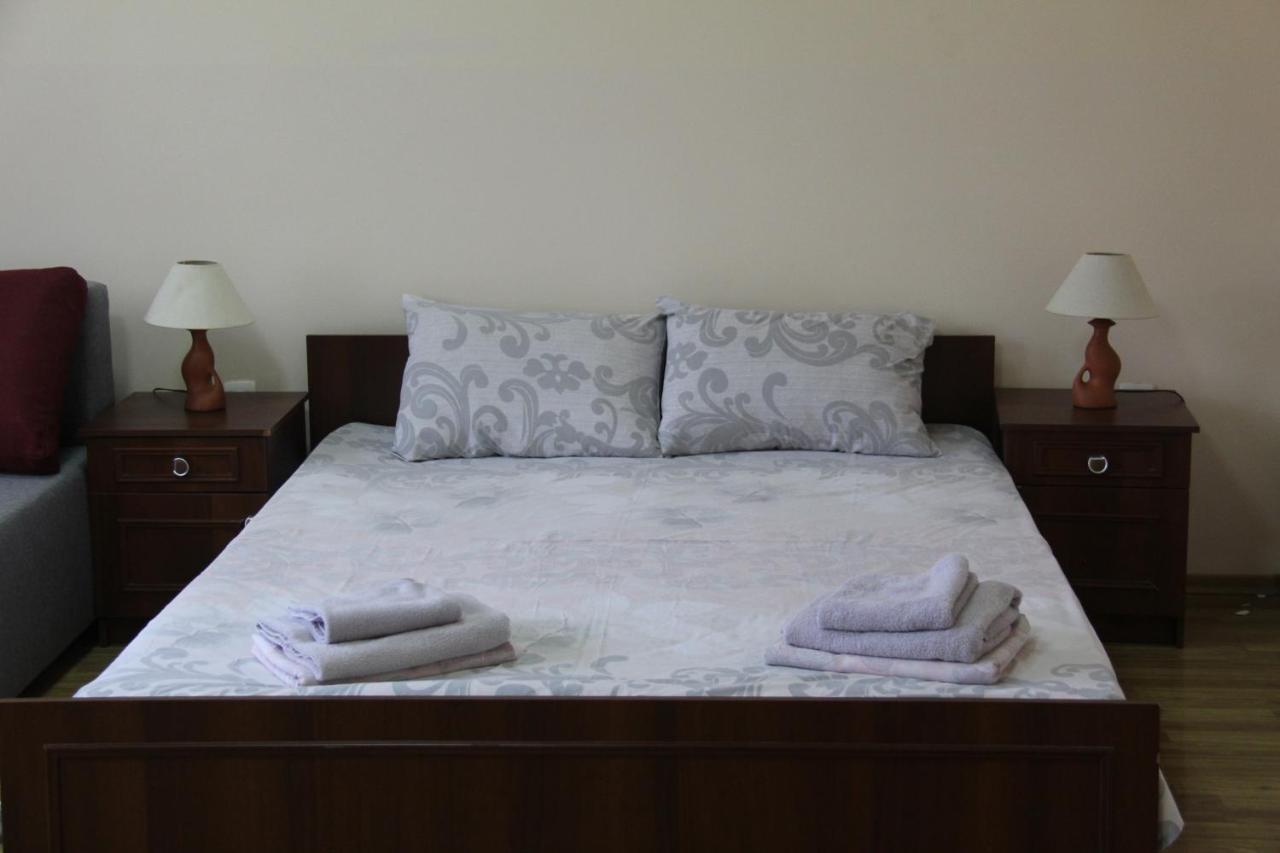 Apartments Domovik ,Kirilla I Mefodiya, 5 موكاشيفه المظهر الخارجي الصورة