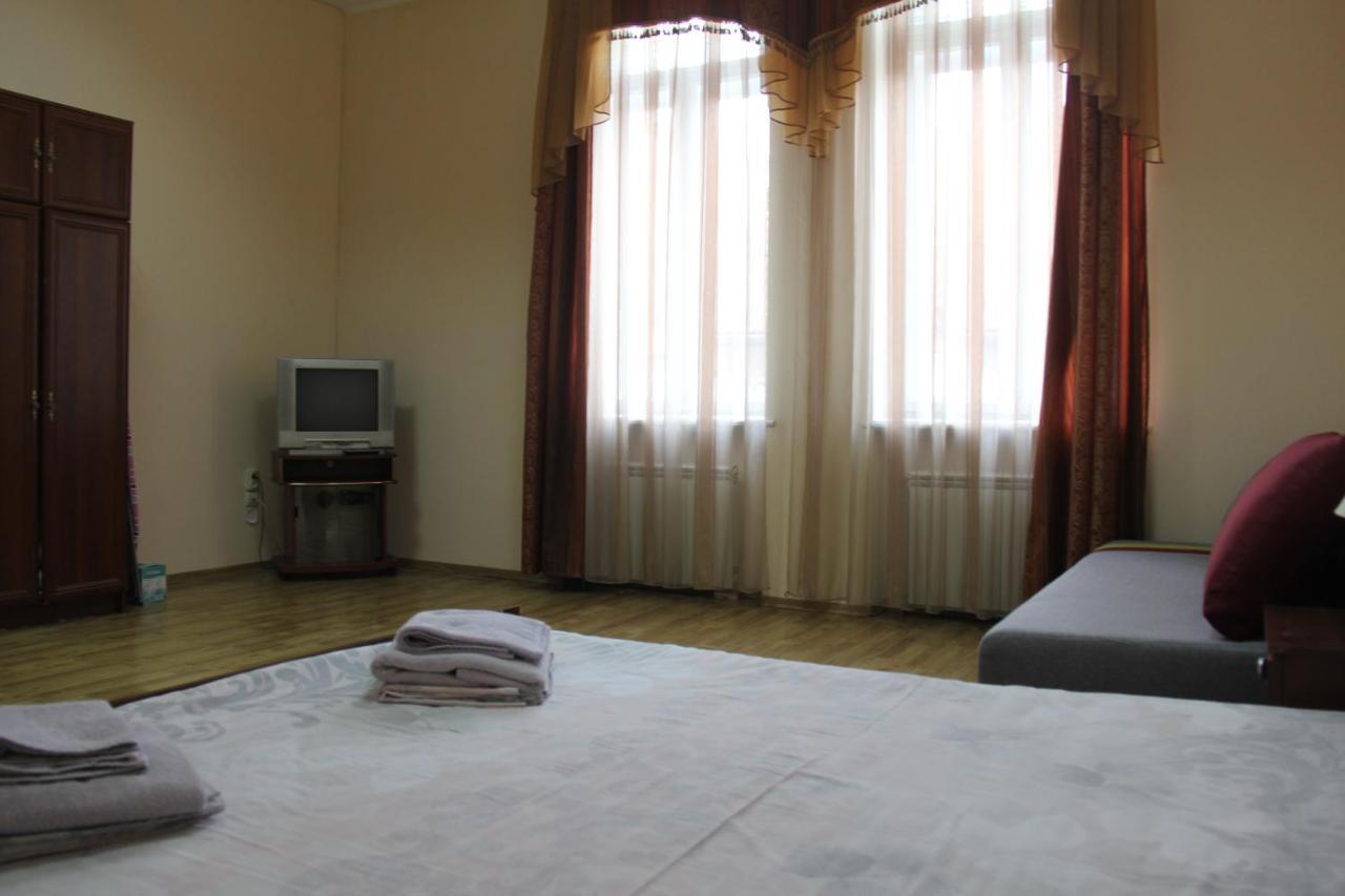 Apartments Domovik ,Kirilla I Mefodiya, 5 موكاشيفه المظهر الخارجي الصورة
