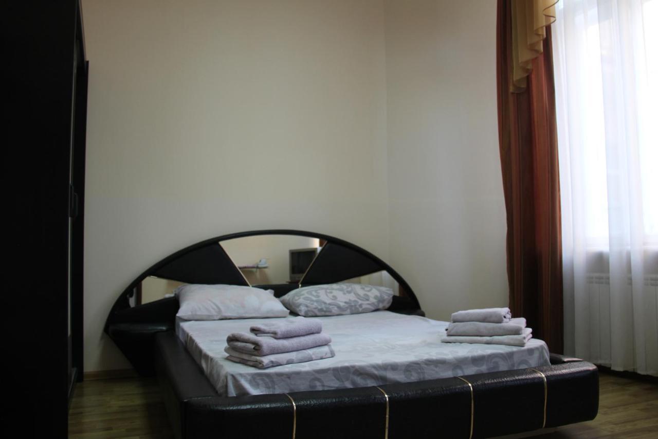 Apartments Domovik ,Kirilla I Mefodiya, 5 موكاشيفه المظهر الخارجي الصورة