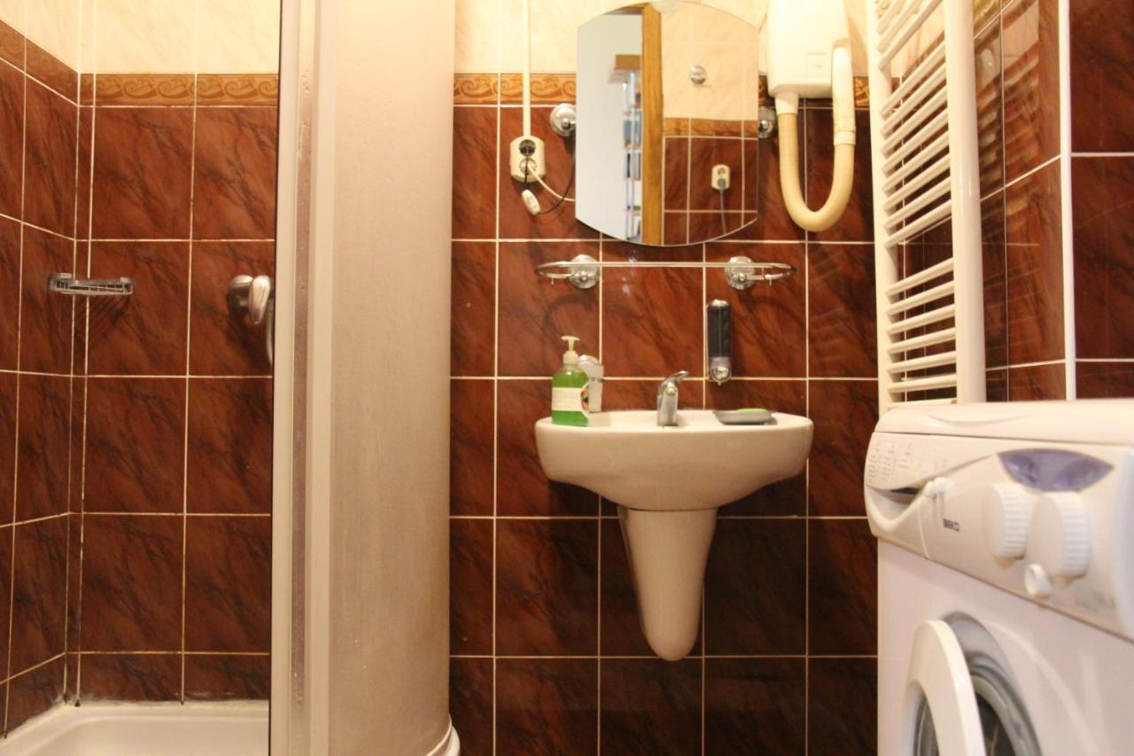 Apartments Domovik ,Kirilla I Mefodiya, 5 موكاشيفه المظهر الخارجي الصورة