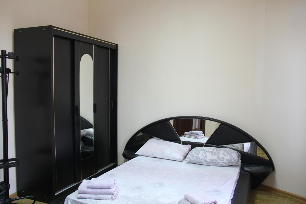 Apartments Domovik ,Kirilla I Mefodiya, 5 موكاشيفه المظهر الخارجي الصورة