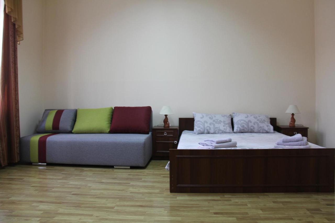 Apartments Domovik ,Kirilla I Mefodiya, 5 موكاشيفه المظهر الخارجي الصورة