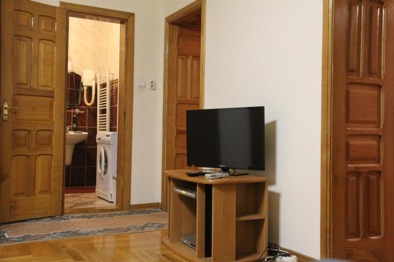 Apartments Domovik ,Kirilla I Mefodiya, 5 موكاشيفه المظهر الخارجي الصورة