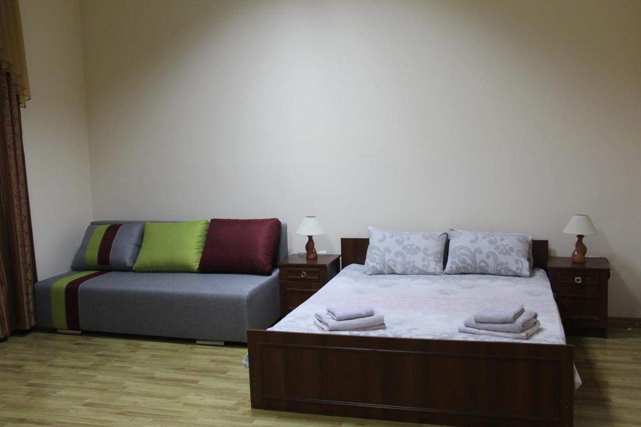 Apartments Domovik ,Kirilla I Mefodiya, 5 موكاشيفه المظهر الخارجي الصورة