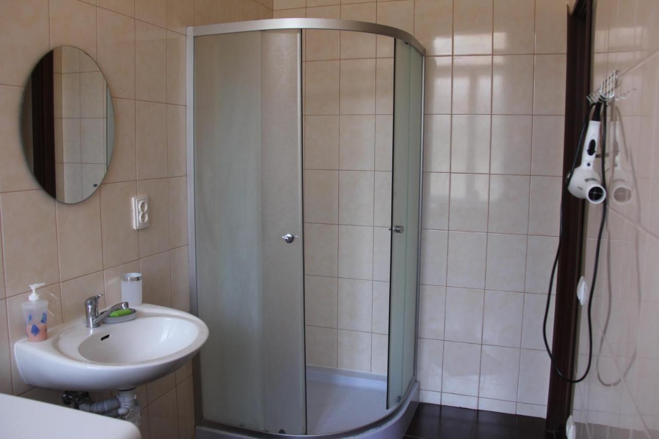 Apartments Domovik ,Kirilla I Mefodiya, 5 موكاشيفه المظهر الخارجي الصورة
