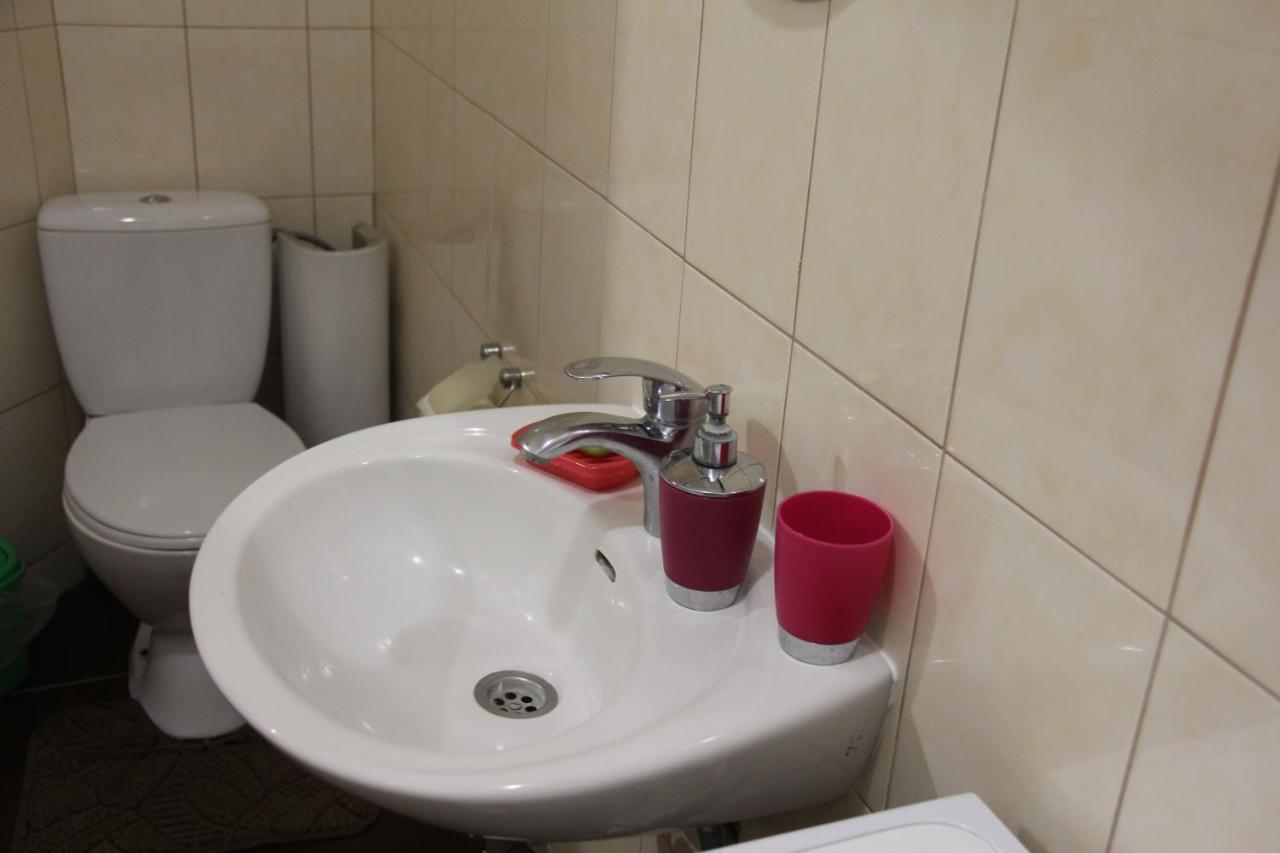 Apartments Domovik ,Kirilla I Mefodiya, 5 موكاشيفه المظهر الخارجي الصورة