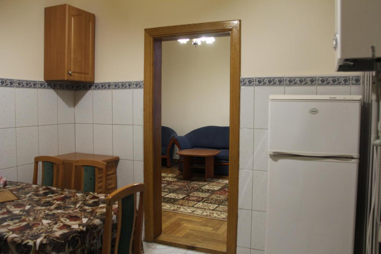 Apartments Domovik ,Kirilla I Mefodiya, 5 موكاشيفه المظهر الخارجي الصورة