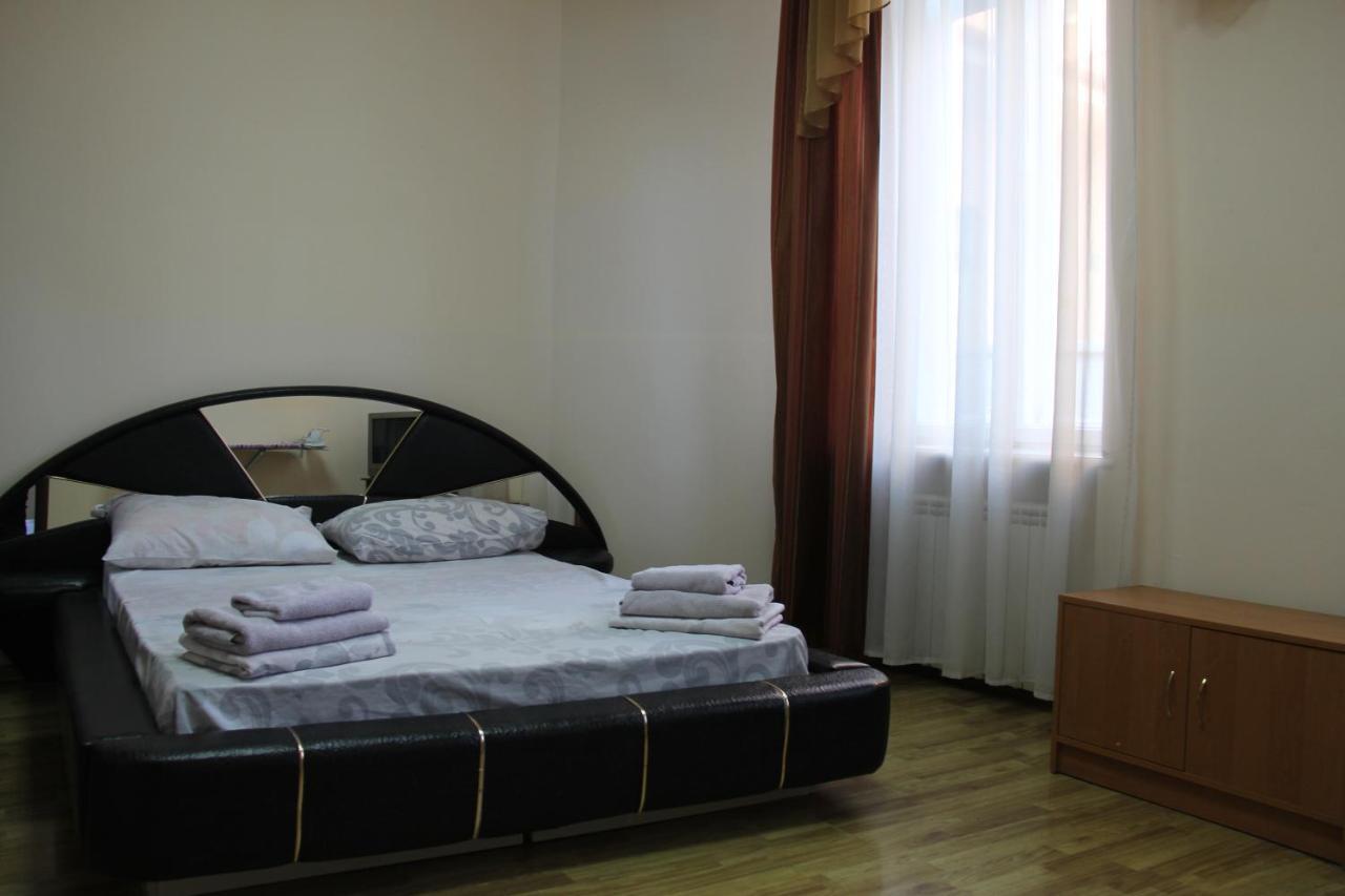 Apartments Domovik ,Kirilla I Mefodiya, 5 موكاشيفه المظهر الخارجي الصورة