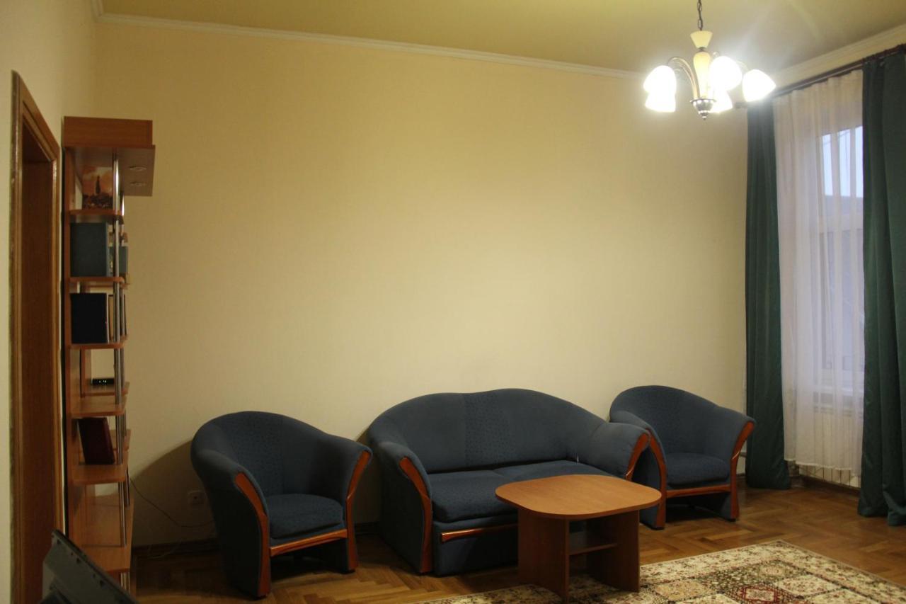 Apartments Domovik ,Kirilla I Mefodiya, 5 موكاشيفه المظهر الخارجي الصورة